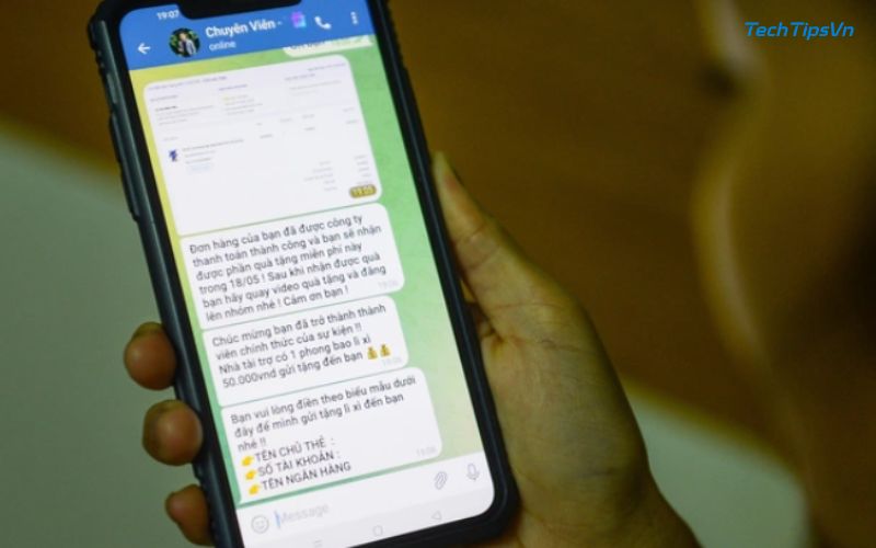 Báo cáo lừa đảo trên Telegram: Nhận diện và xử lý kịp thời Báo cáo bằng cách vào và nhấn vào tên ở trên cùng màn hình