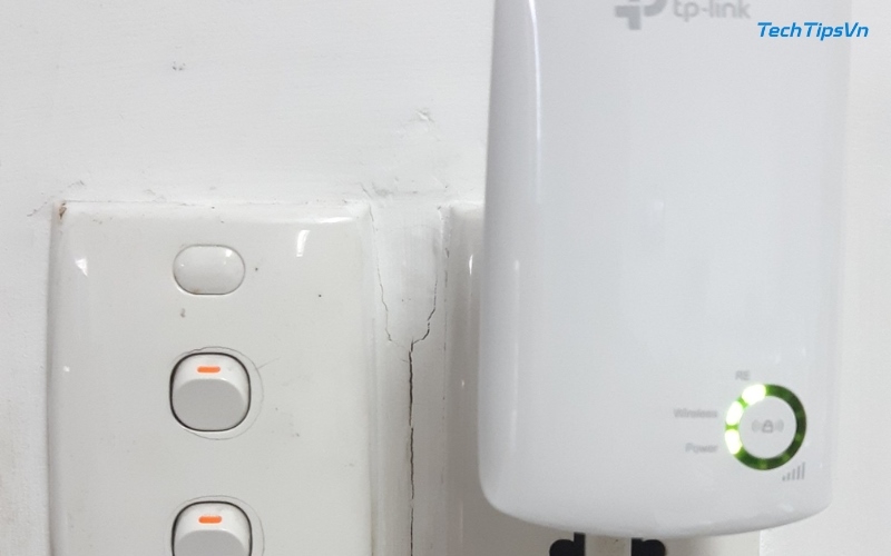 Chi tiết cách cài đặt WiFi repeater TP-Link từ A đến Z Đảm bảo WiFi repeater TP-Link đã kết nối nguồn điện thành công