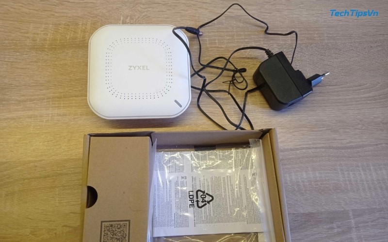 Bỏ túi cách cài đặt WiFi Zyxel không thể đơn giản hơn Kiểm tra router Zyxel và các phụ kiện đi kèm